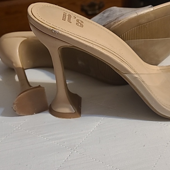 It's nude/clear heels size 8m. - Picture 2 of 6